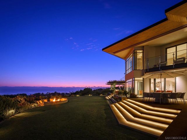 5416 Candlelight Dr, La Jolla, CA 92037