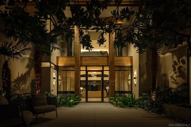 5416 Candlelight Dr, La Jolla, CA 92037