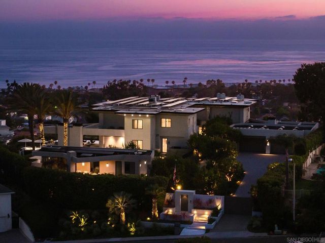 5416 Candlelight Dr, La Jolla, CA 92037