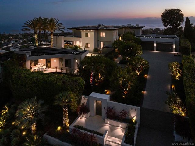5416 Candlelight Dr, La Jolla, CA 92037