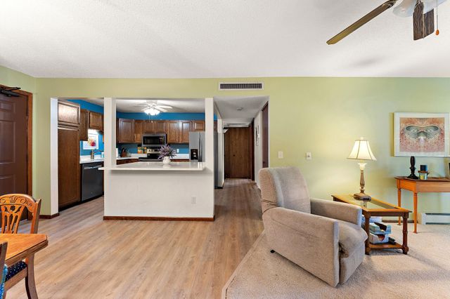 10540 43rd Avenue N 203, Plymouth, MN 55442