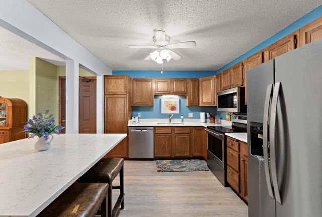 10540 43rd Avenue N 203, Plymouth, MN 55442