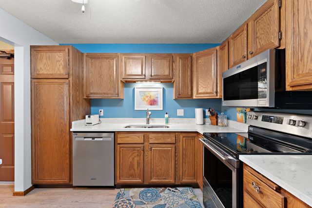 10540 43rd Avenue N 203, Plymouth, MN 55442