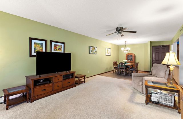 10540 43rd Avenue N 203, Plymouth, MN 55442