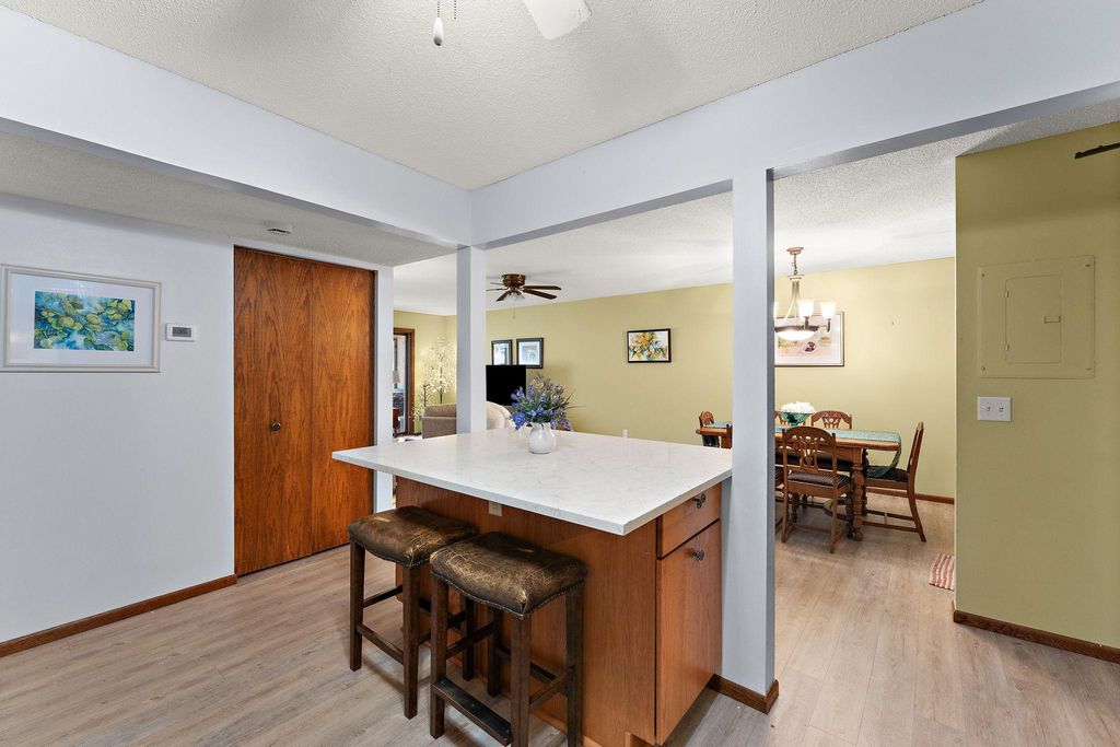 10540 43rd Avenue N 203, Plymouth, MN 55442