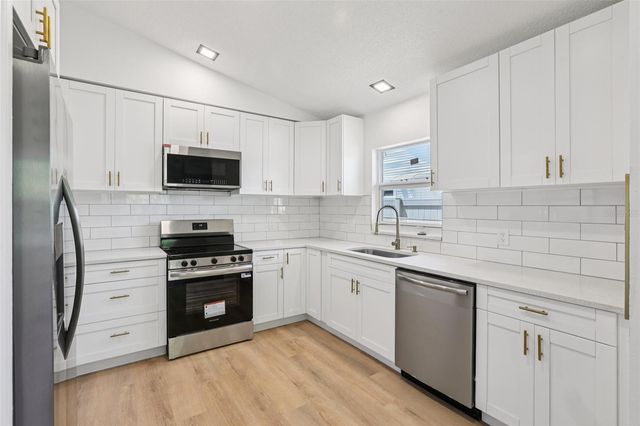 2800 13TH AVENUE N, St Petersburg, FL 33713