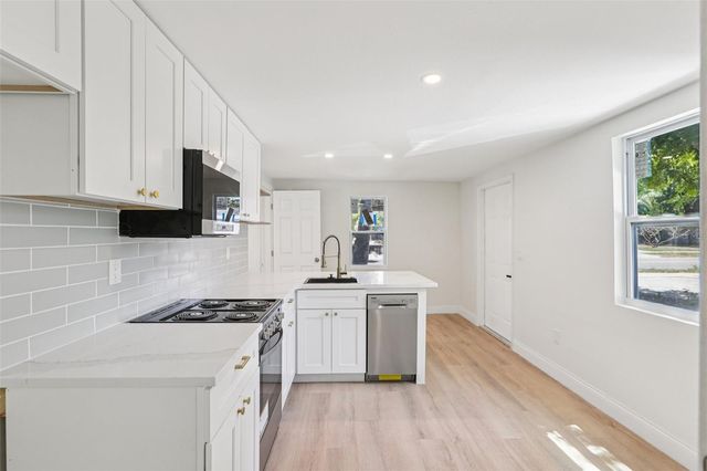 2800 13TH AVENUE N, St Petersburg, FL 33713