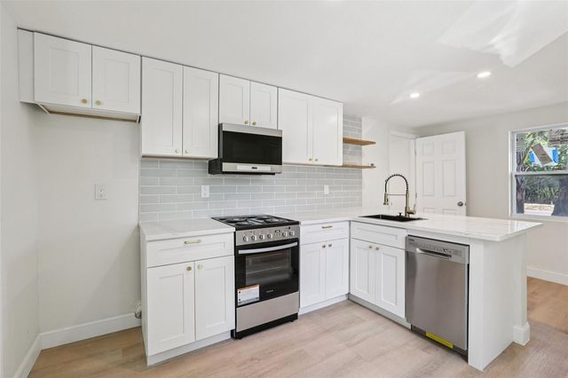 2800 13TH AVENUE N, St Petersburg, FL 33713