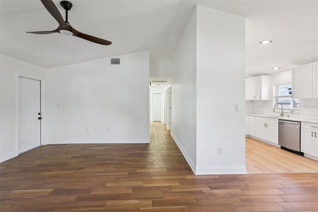 2800 13TH AVENUE N, St Petersburg, FL 33713