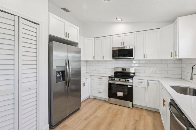 2800 13TH AVENUE N, St Petersburg, FL 33713