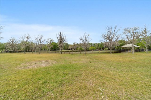 16638 N HIGHWAY 329, Reddick, FL 32686