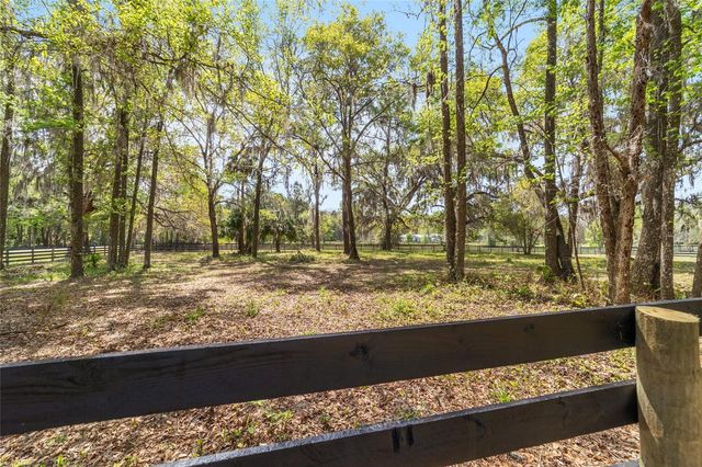 16638 N HIGHWAY 329, Reddick, FL 32686