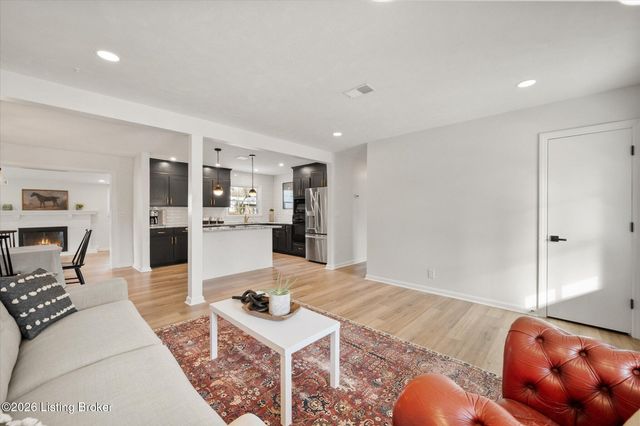 2508 Cottonwood Dr, Louisville, KY 40242