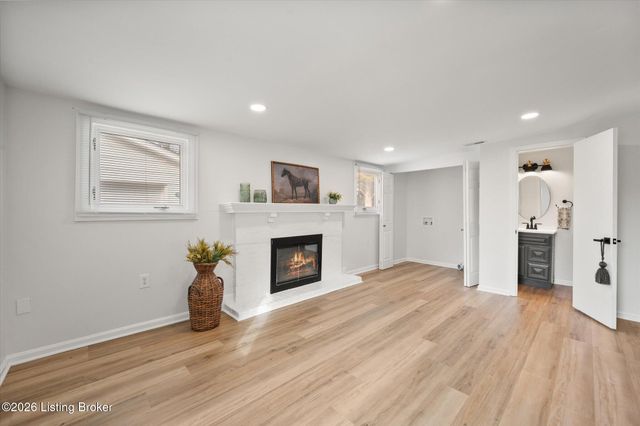 2508 Cottonwood Dr, Louisville, KY 40242