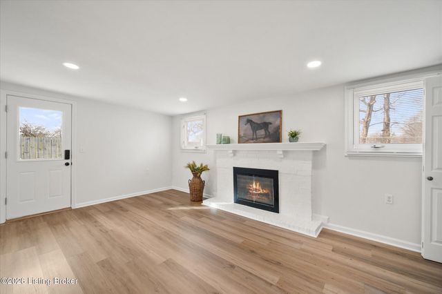 2508 Cottonwood Dr, Louisville, KY 40242