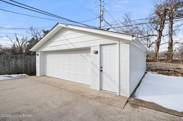 2508 Cottonwood Dr, Louisville, KY 40242