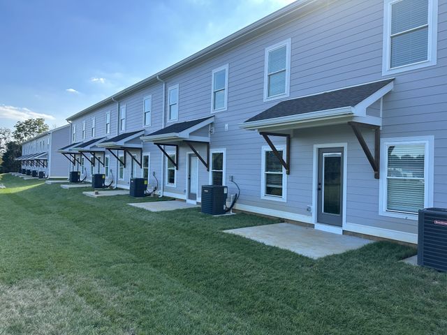 2624 S Main St Apt 7, Springfield, TN 37172