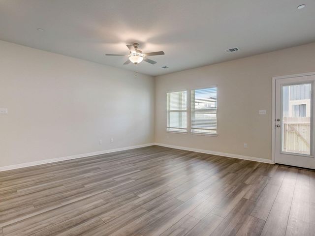 1850 Settlers Glen DR 102, Round Rock, TX 78664