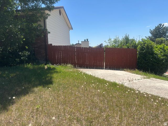 995 W RIVER POINT CIR, Murray, UT 84123