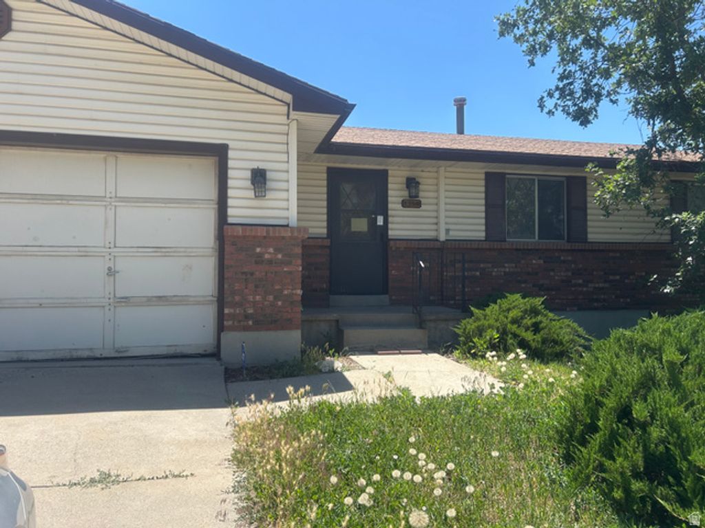 995 W RIVER POINT CIR, Murray, UT 84123
