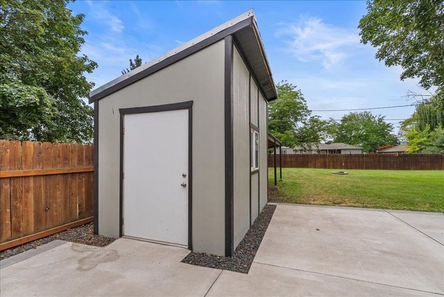 2821 N Sargent Rd, Millwood, WA 99212