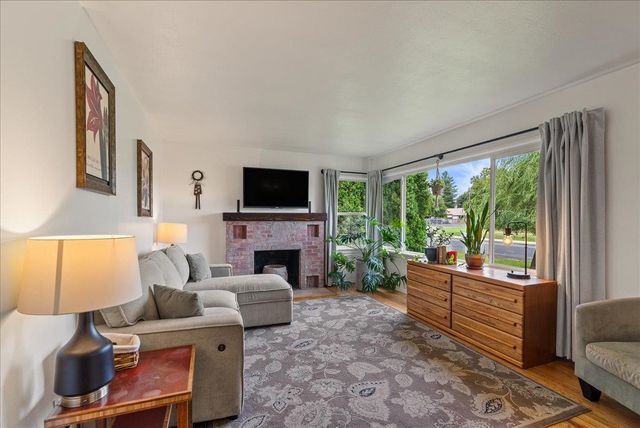 2821 N Sargent Rd, Millwood, WA 99212