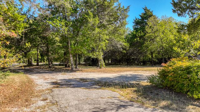 1922 W Pleasant Run Road, Desoto, TX 75115