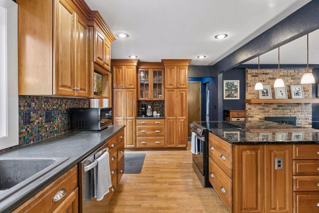 1401 Echo Drive, Burnsville, MN 55337