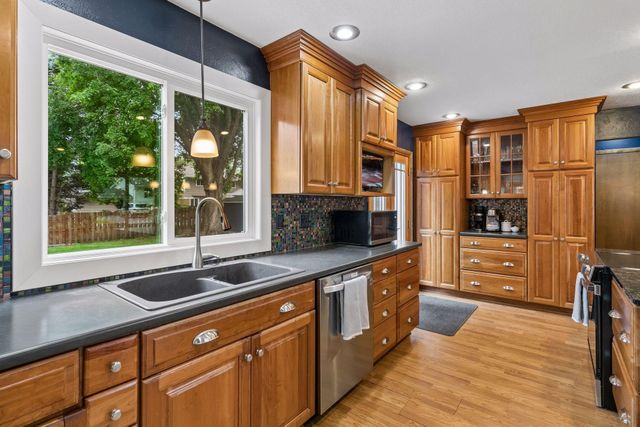 1401 Echo Drive, Burnsville, MN 55337