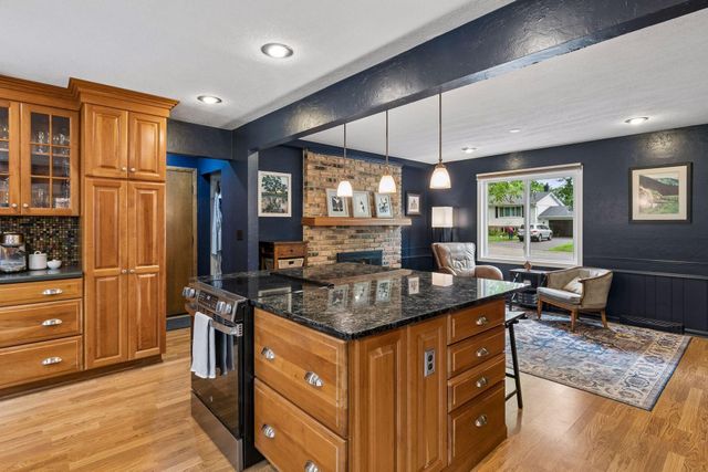 1401 Echo Drive, Burnsville, MN 55337