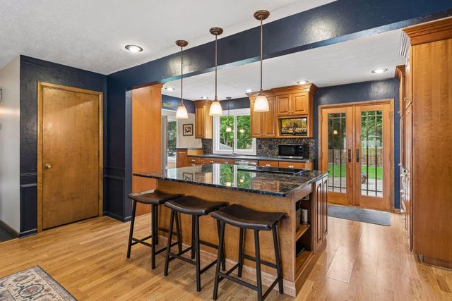 1401 Echo Drive, Burnsville, MN 55337