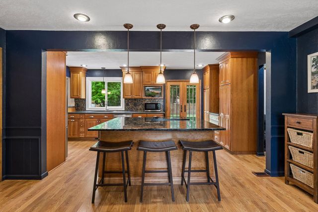 1401 Echo Drive, Burnsville, MN 55337