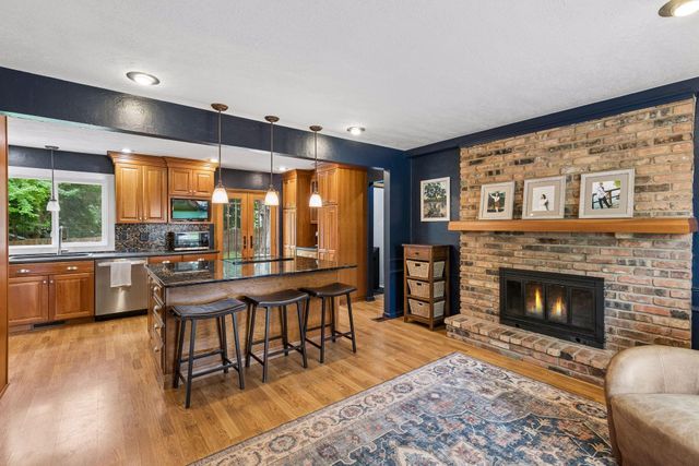 1401 Echo Drive, Burnsville, MN 55337