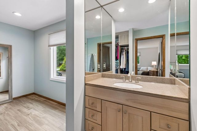 1401 Echo Drive, Burnsville, MN 55337