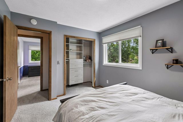 1401 Echo Drive, Burnsville, MN 55337