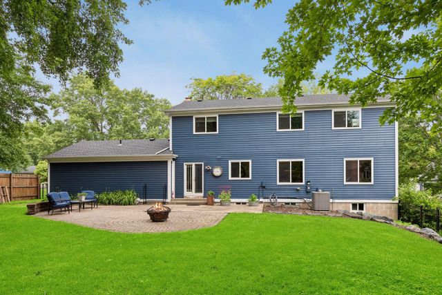1401 Echo Drive, Burnsville, MN 55337