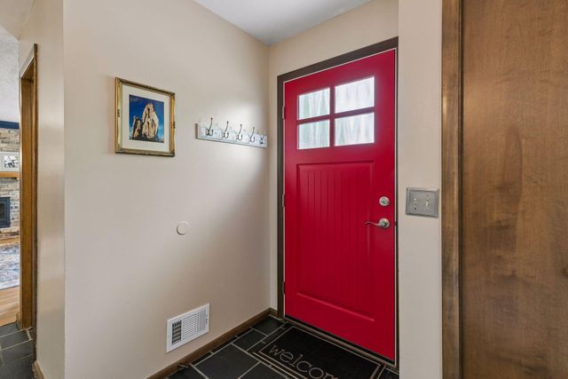 1401 Echo Drive, Burnsville, MN 55337