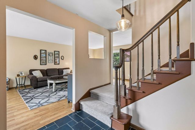 1401 Echo Drive, Burnsville, MN 55337