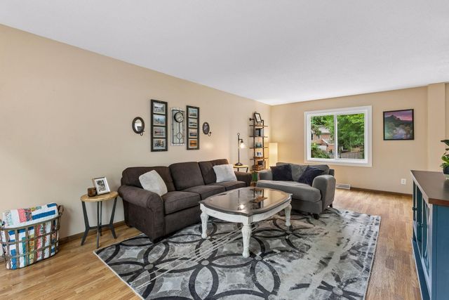 1401 Echo Drive, Burnsville, MN 55337
