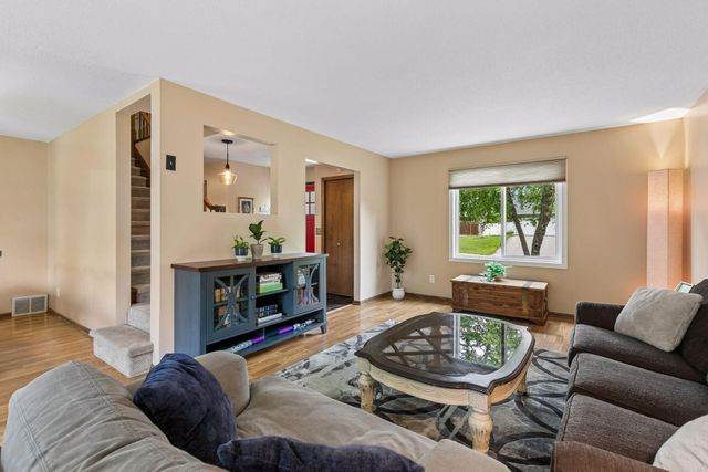 1401 Echo Drive, Burnsville, MN 55337