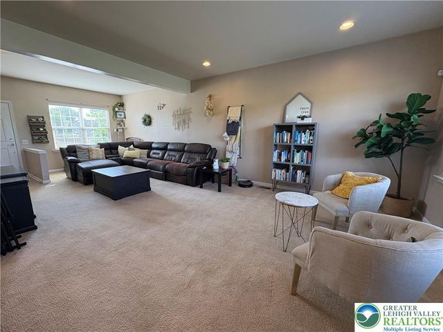 1315 Buck Hill Lane, Upper Macungie Twp, PA 18031