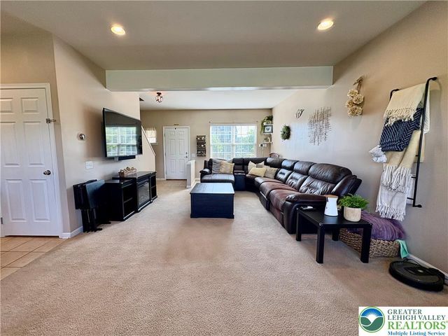 1315 Buck Hill Lane, Upper Macungie Twp, PA 18031