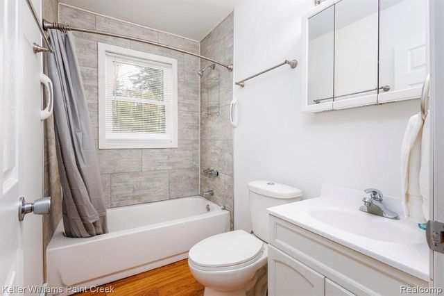 2244 Hammerslea Road, Lake Orion, MI 48359