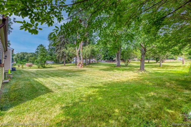 2244 Hammerslea Road, Lake Orion, MI 48359