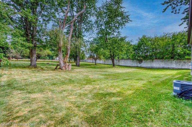 2244 Hammerslea Road, Lake Orion, MI 48359