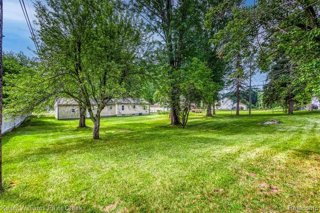 2244 Hammerslea Road, Lake Orion, MI 48359