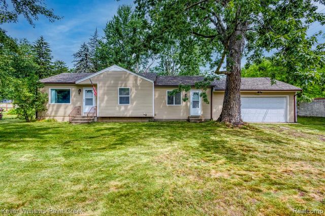 2244 Hammerslea Road, Lake Orion, MI 48359