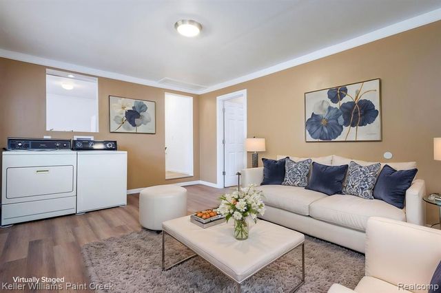 2244 Hammerslea Road, Lake Orion, MI 48359