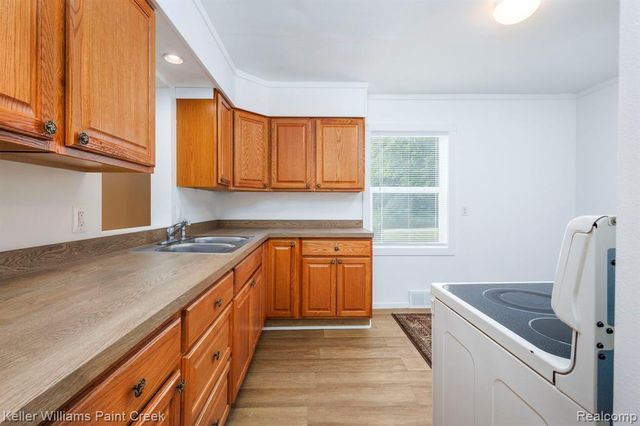 2244 Hammerslea Road, Lake Orion, MI 48359