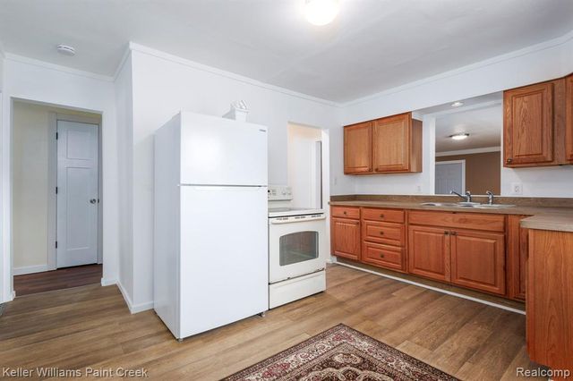 2244 Hammerslea Road, Lake Orion, MI 48359